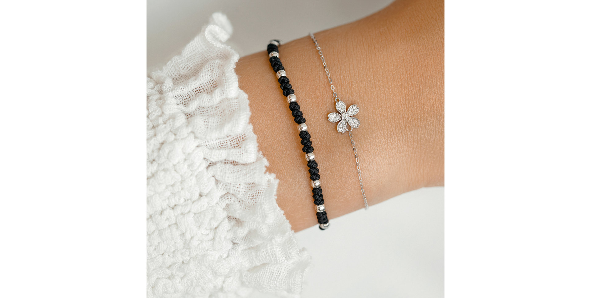 Bracelet with black and brown diamonds Flower