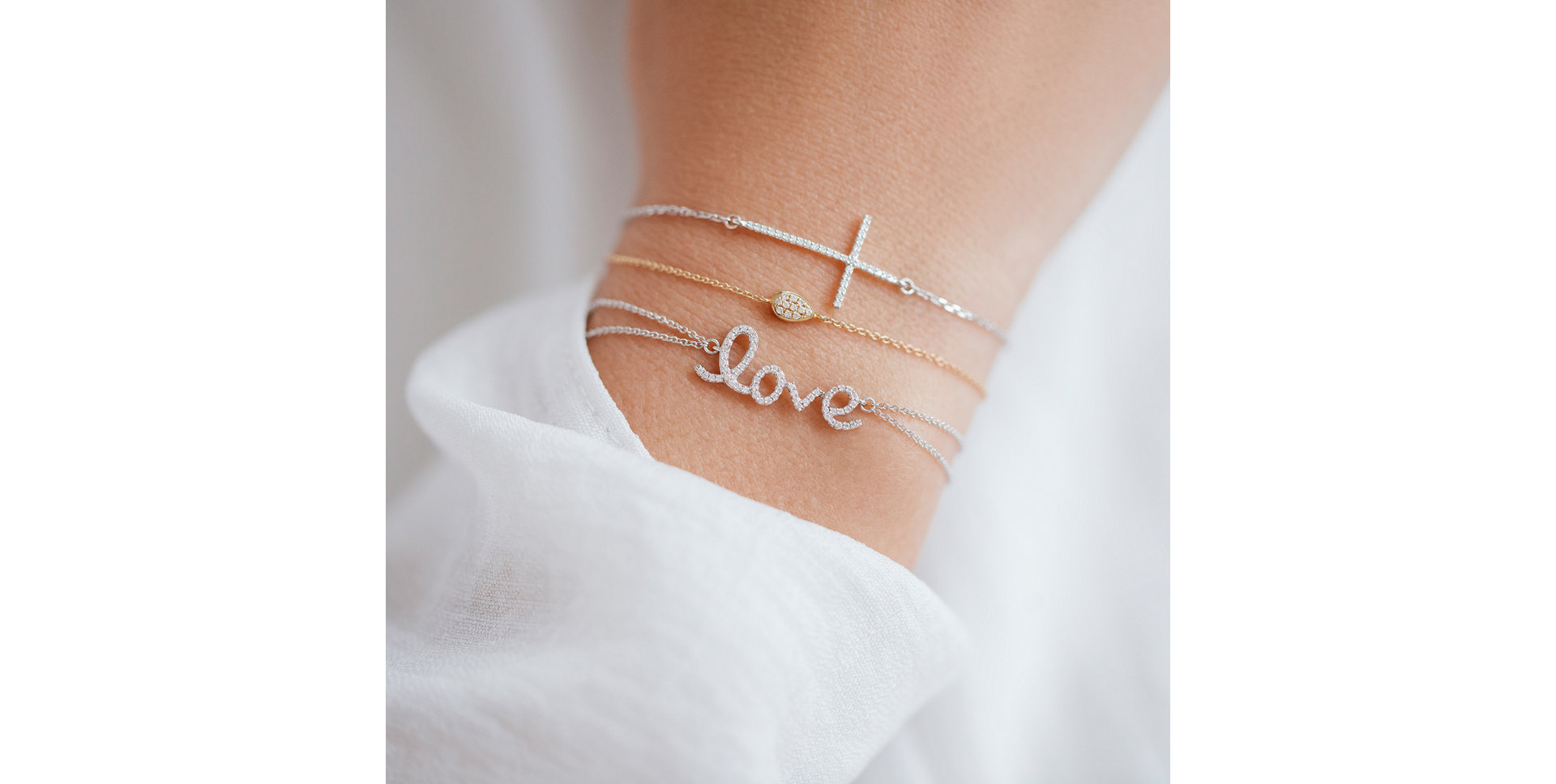 Diamond bracelet Glittering Cross