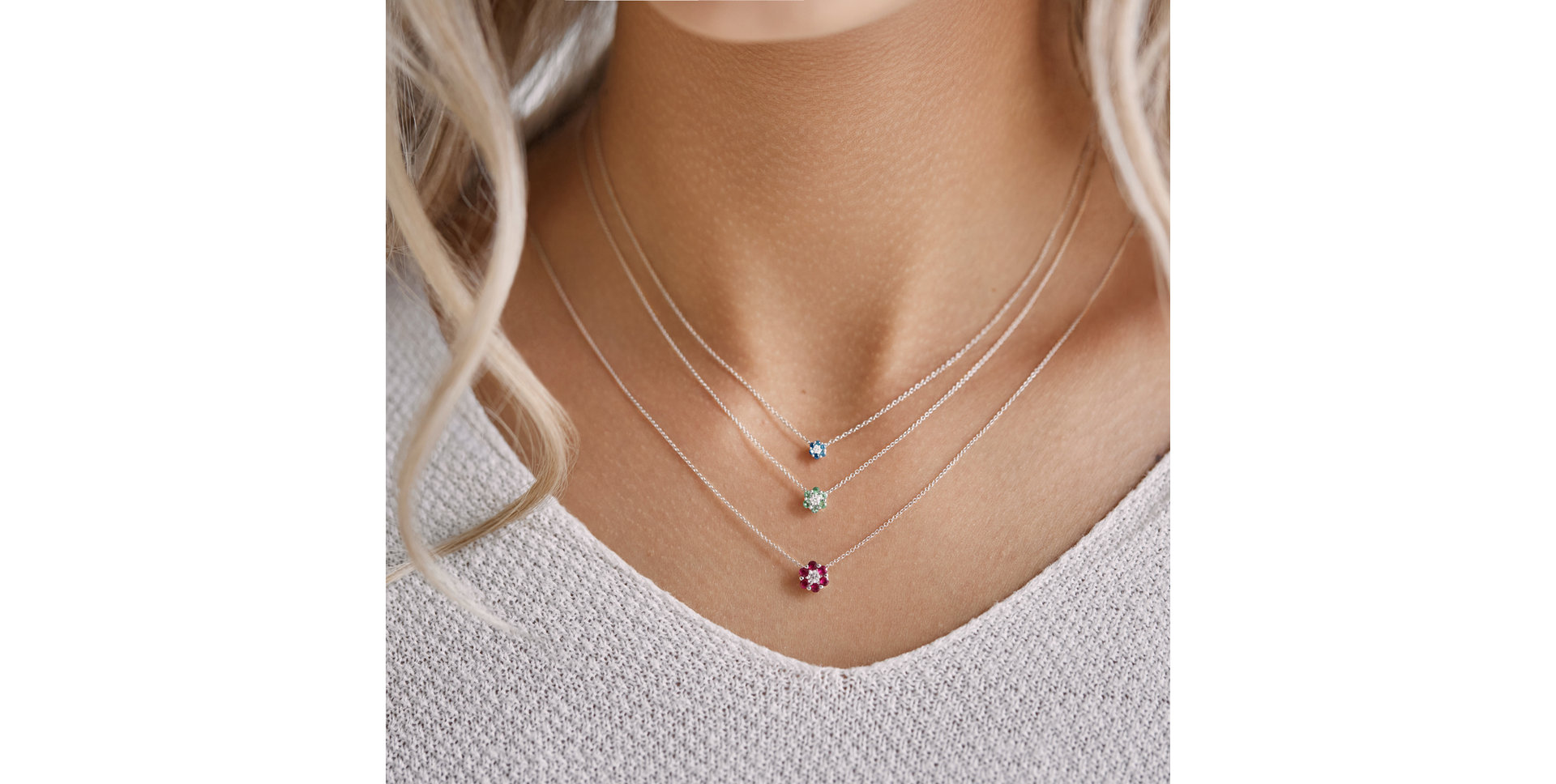 Diamond necklace with Sapphire Shiny Flower