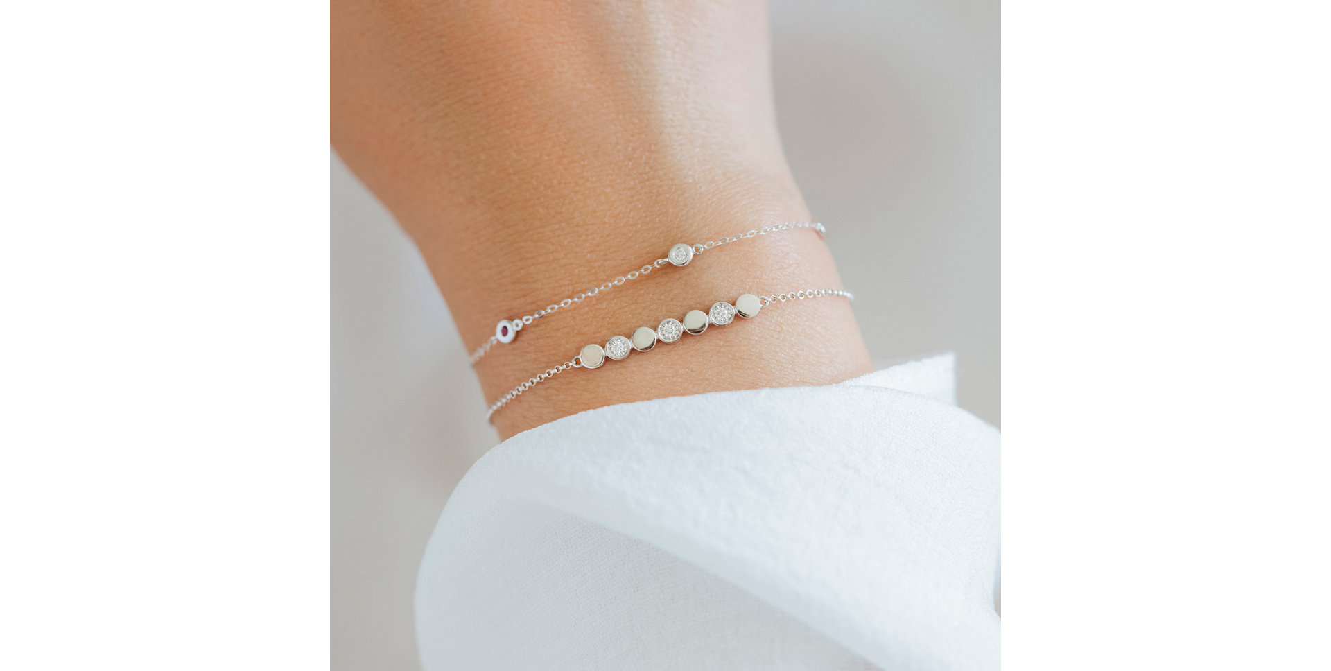 Diamond bracelet with Sapphire Dots