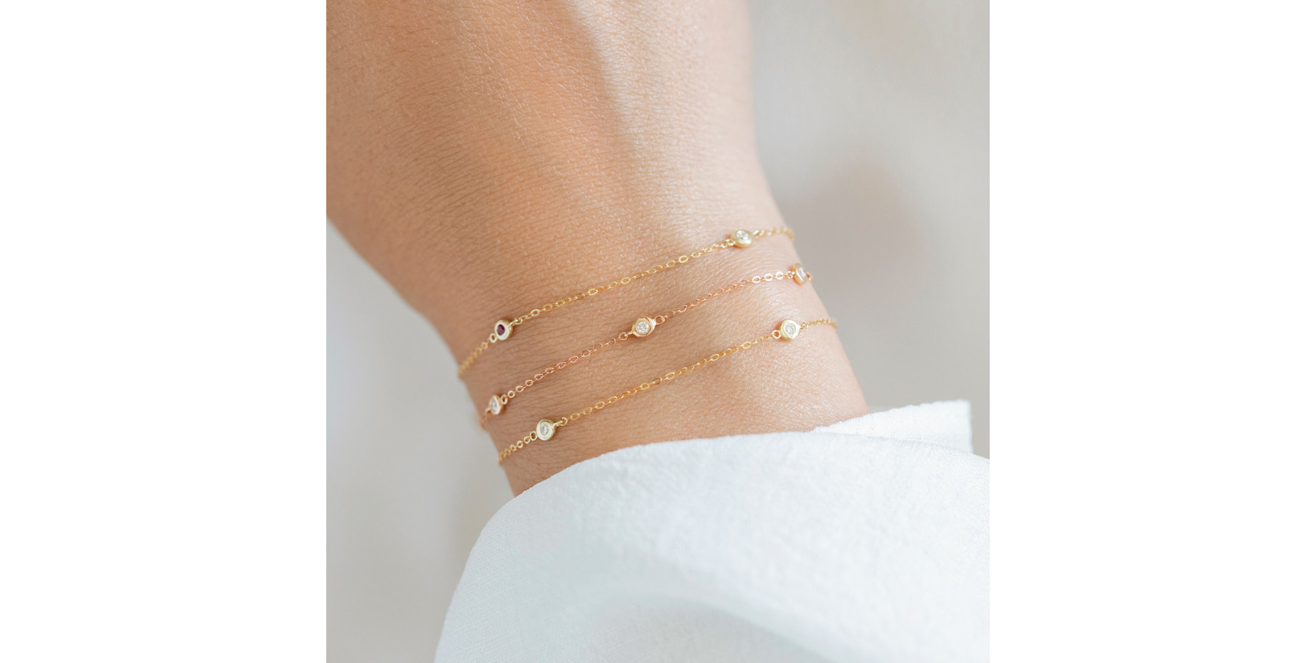 Diamond bracelet with Sapphire Dots