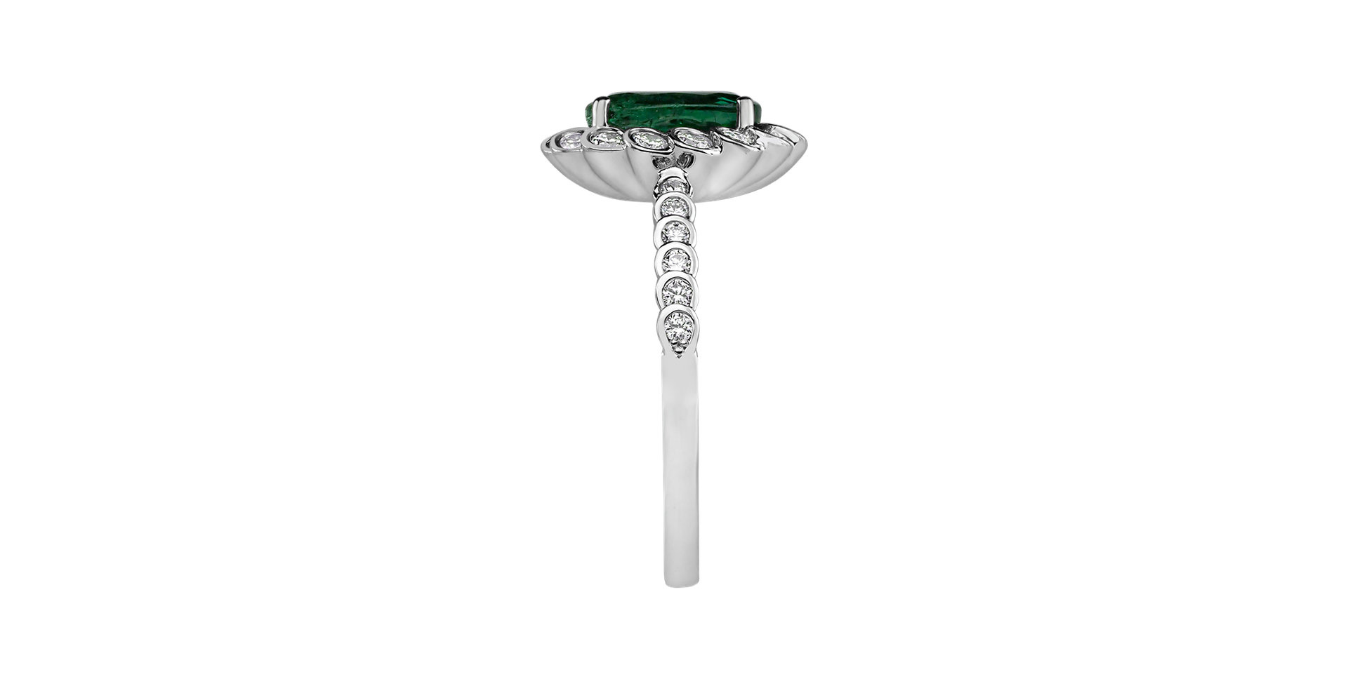 Diamond ring with Emerald Glamour Princess