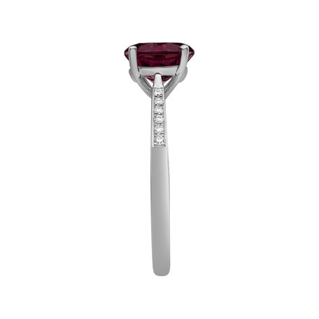 Diamond ring with Rhodolite Bonbon