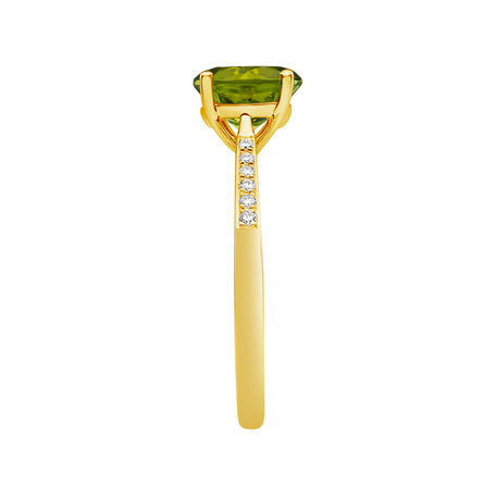 Diamond ring with Peridot Bonbon