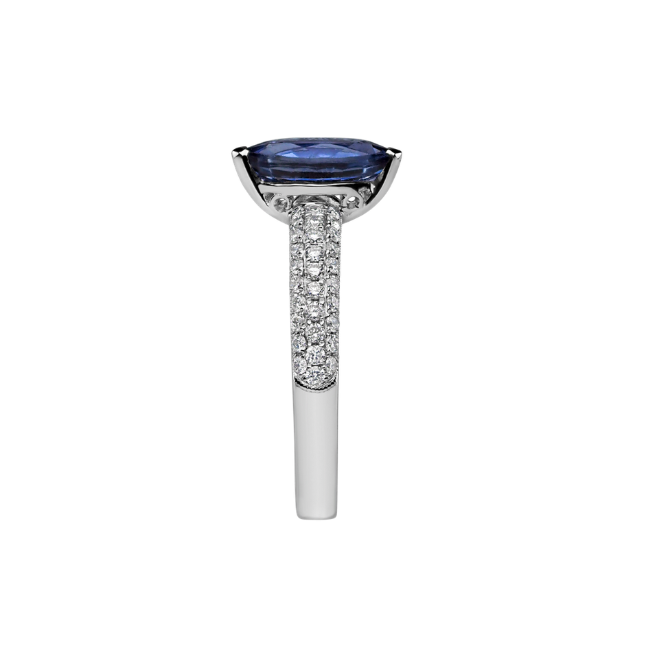 Diamond ring with Sapphire Excellent