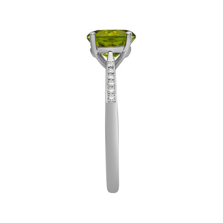 Diamond ring with Peridot Bonbon
