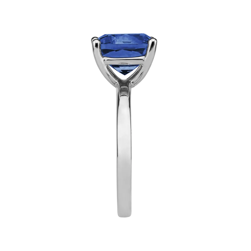 Ring with Tanzanite Bonbon