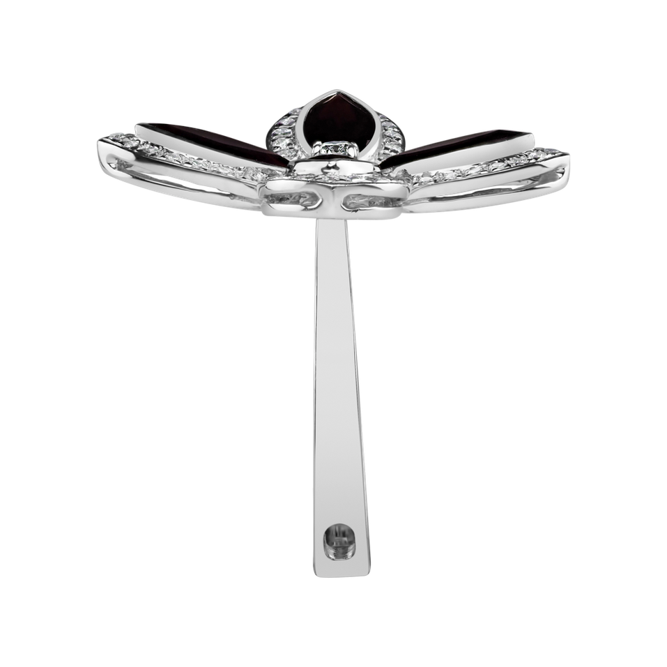 Diamond ring with Garnet Blooming Beauty