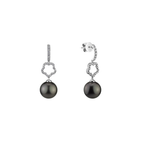 Diamond earrings with Pearl Daevas