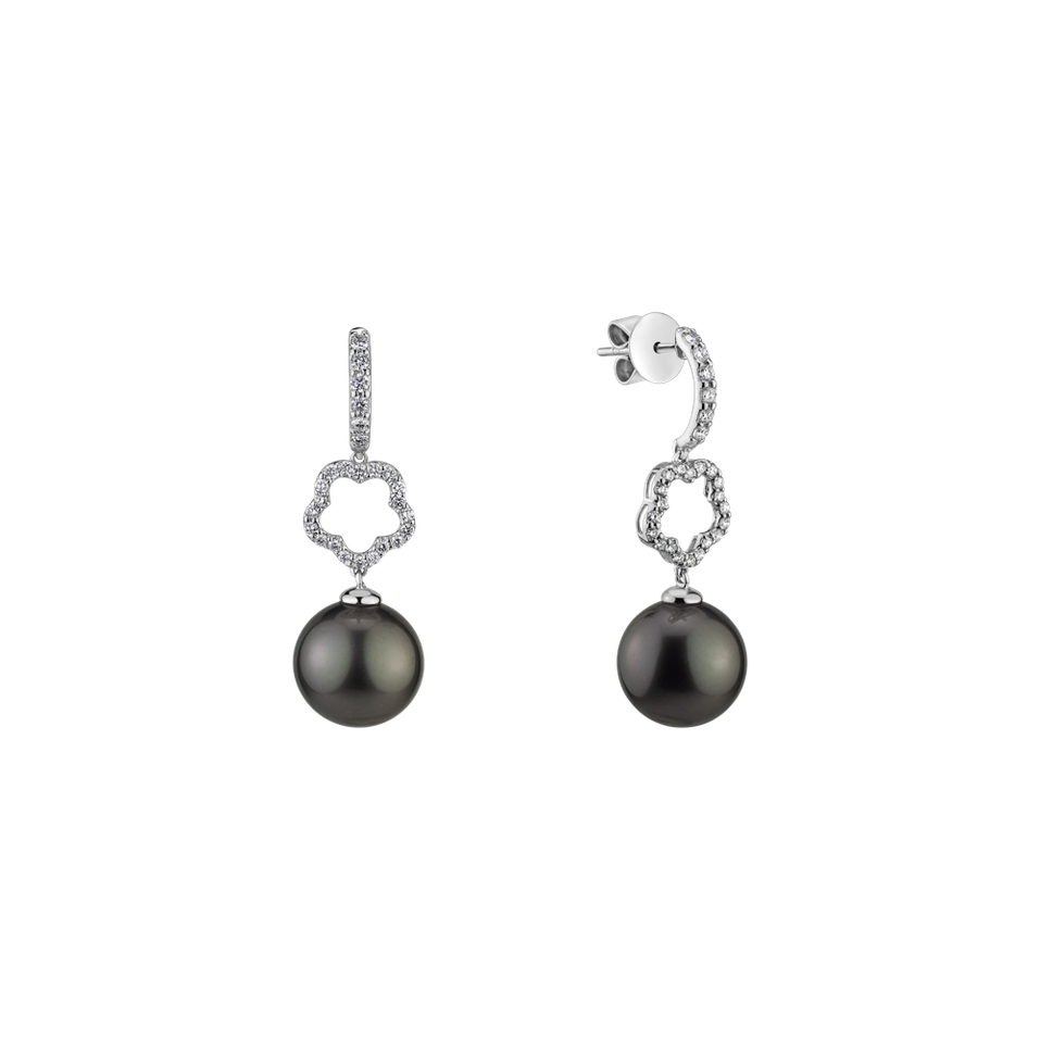 Diamond earrings with Pearl Daevas