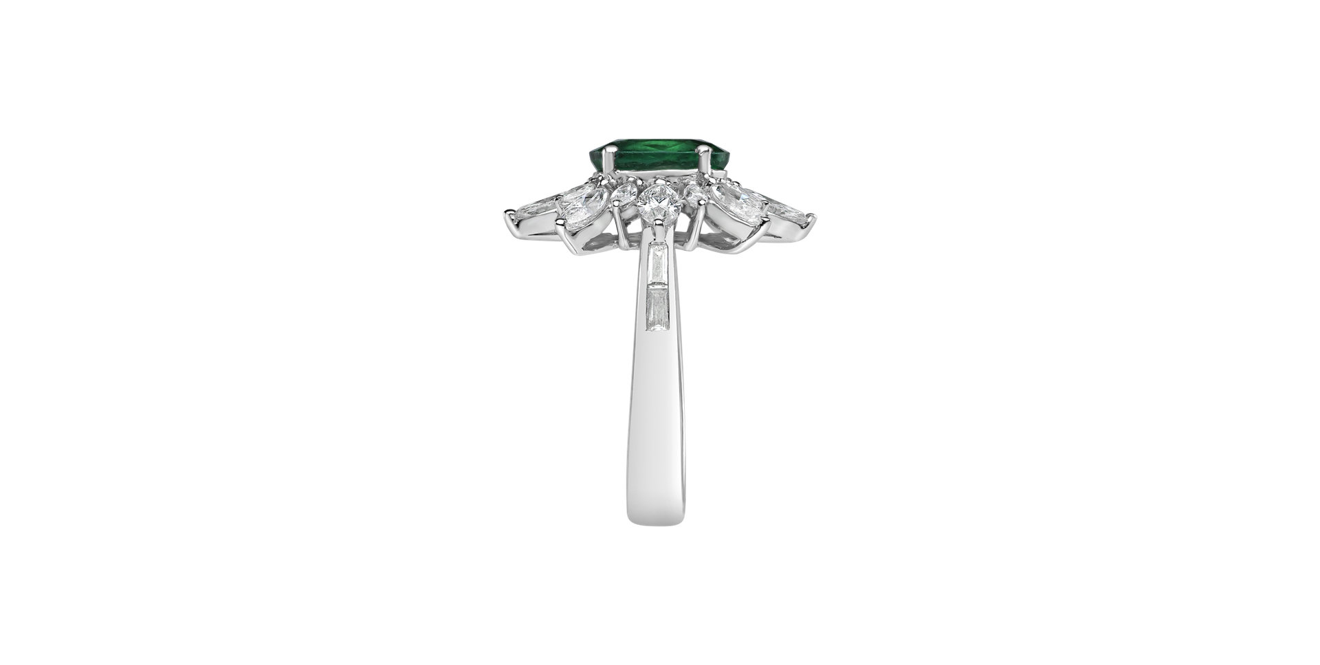 Diamond ring with Emerald Emerald Queen