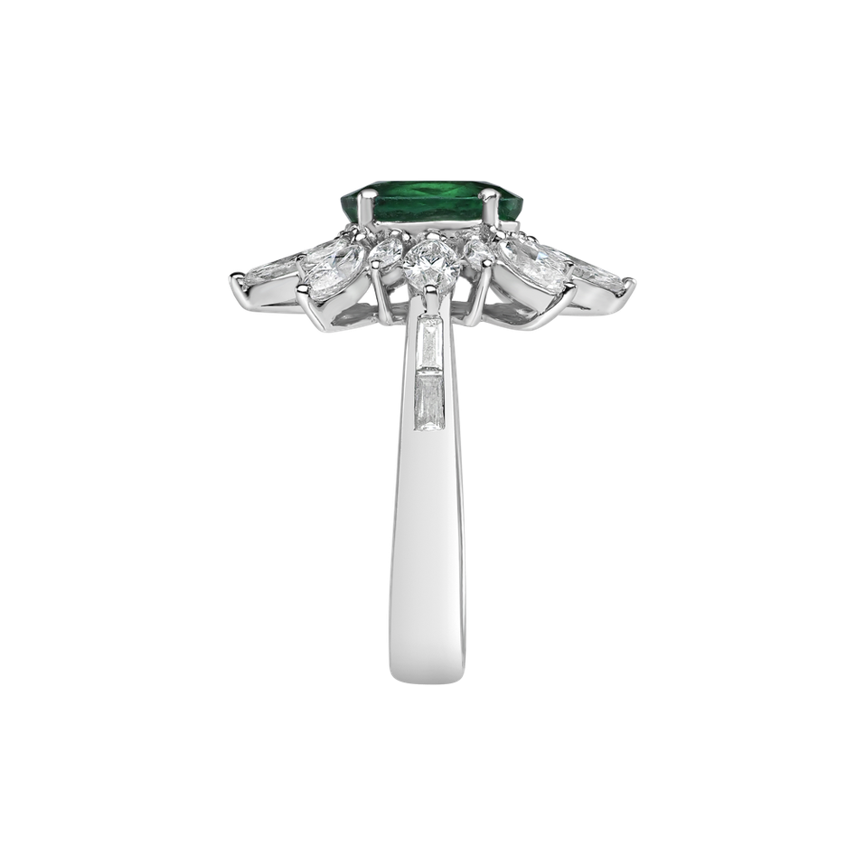 Diamond ring with Emerald Emerald Queen