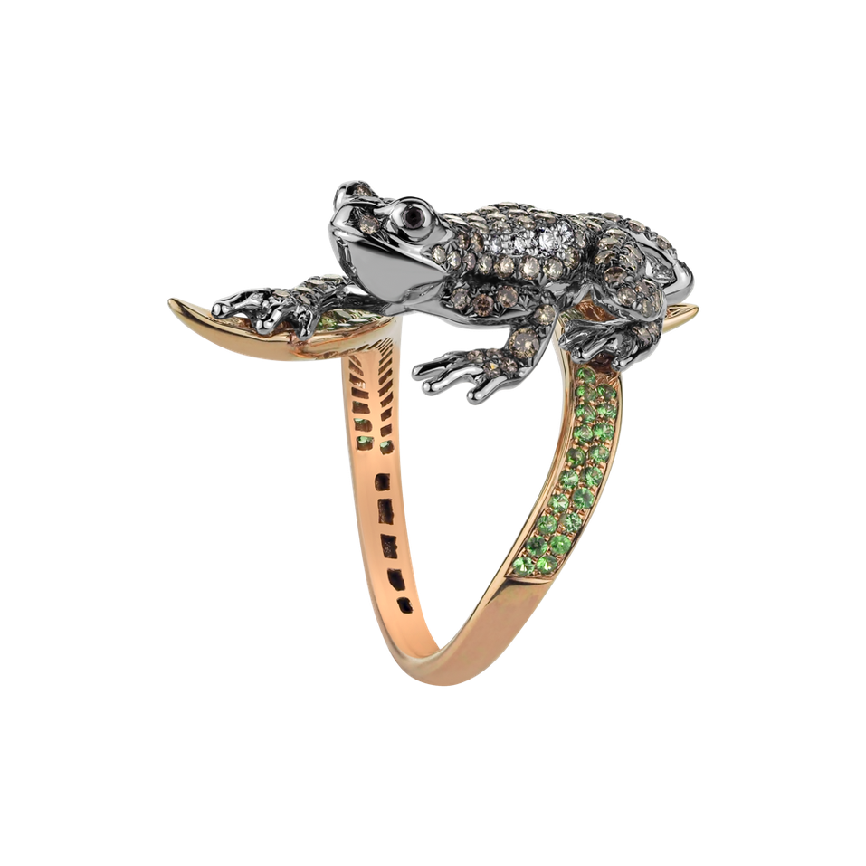 Ring with white, brown and black diamonds and Garnet Luxury Frog