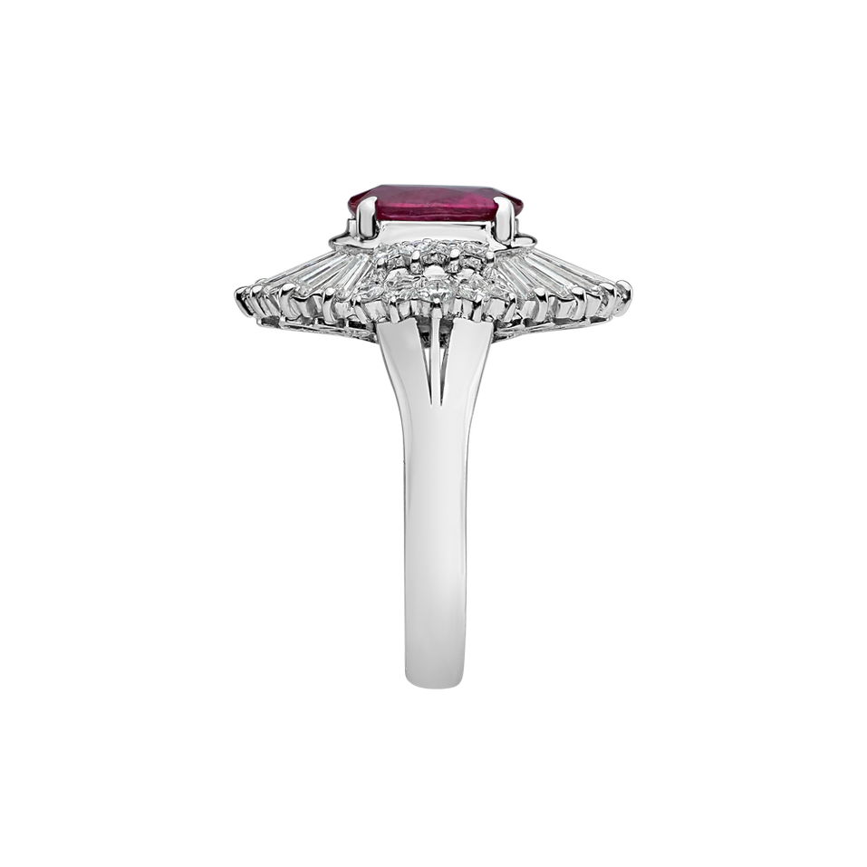 Diamond ring with Ruby Crystal Mirror
