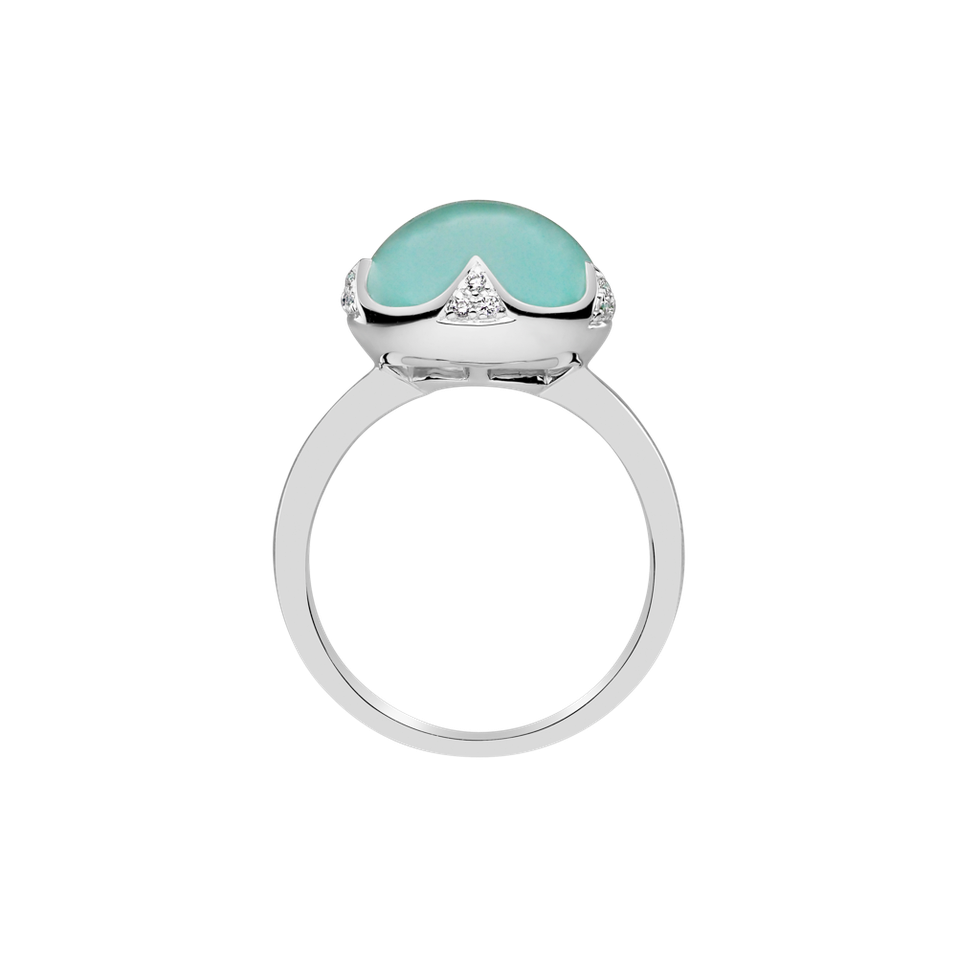 Diamond ring with Chalcedony Vivid Blossom