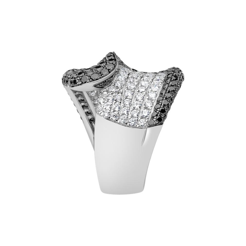Ring with black and white diamonds Leah