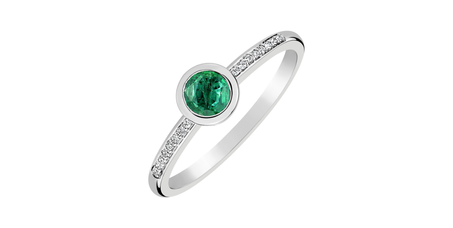 Diamond ring with Emerald Regal Sparkle