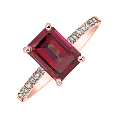 Diamond ring with Rhodolite Mireth