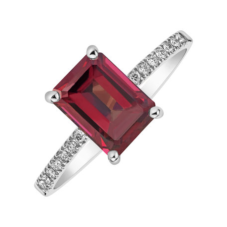 Diamond ring with Rhodolite Mireth