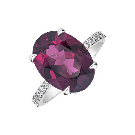 Diamond ring with Rhodolite Burgundy Flame