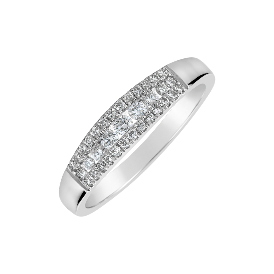 Diamond ring Hille