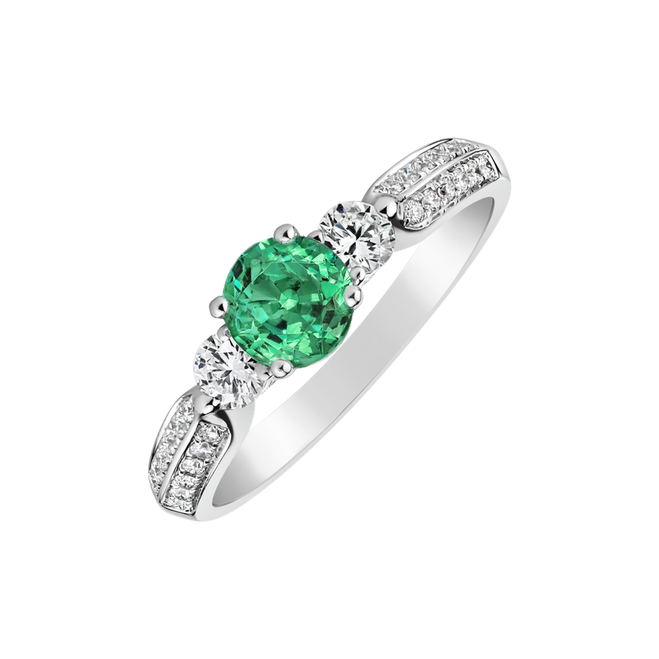 Diamond ring with Emerald Wendy