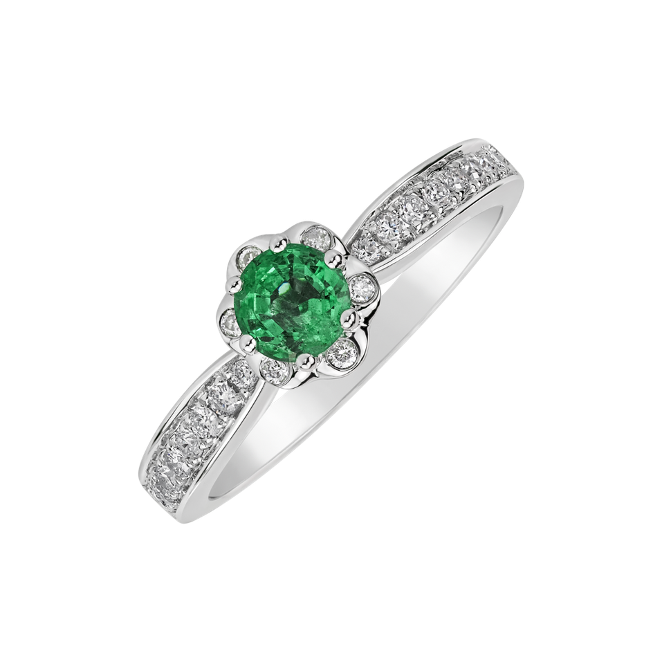 Diamond ring with Emerald Zafira