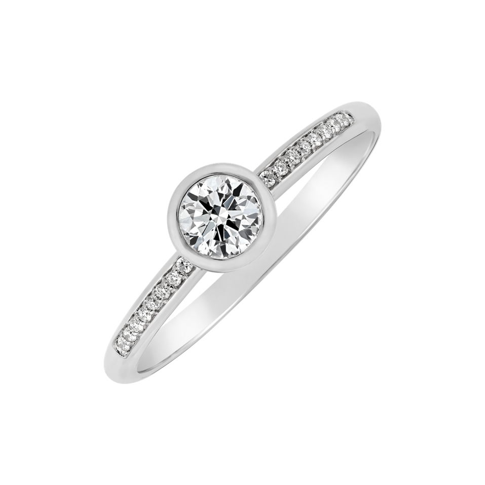 Diamond ring Regal Elegance