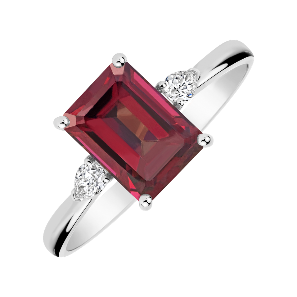 Diamond ring with Rhodolite Royal Anne