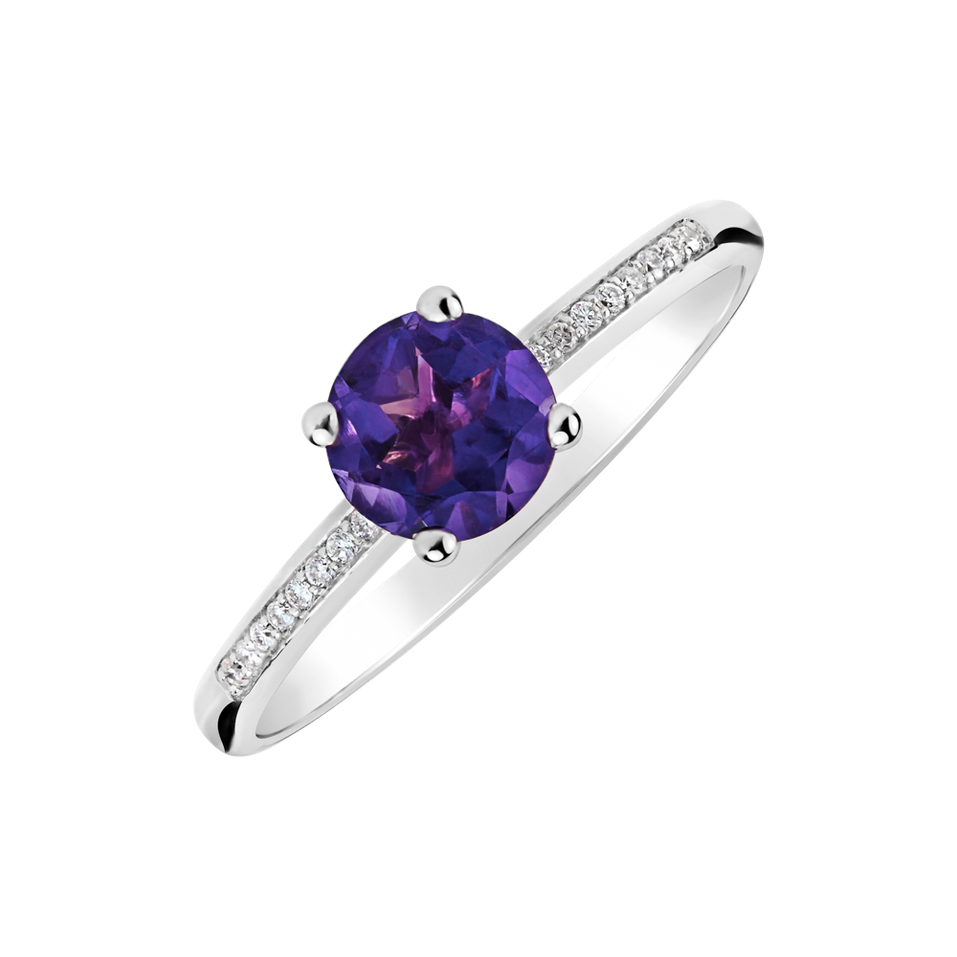 Diamond ring with Amethyst Velvet