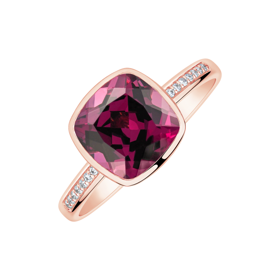Diamond ring with Rhodolite Carelia