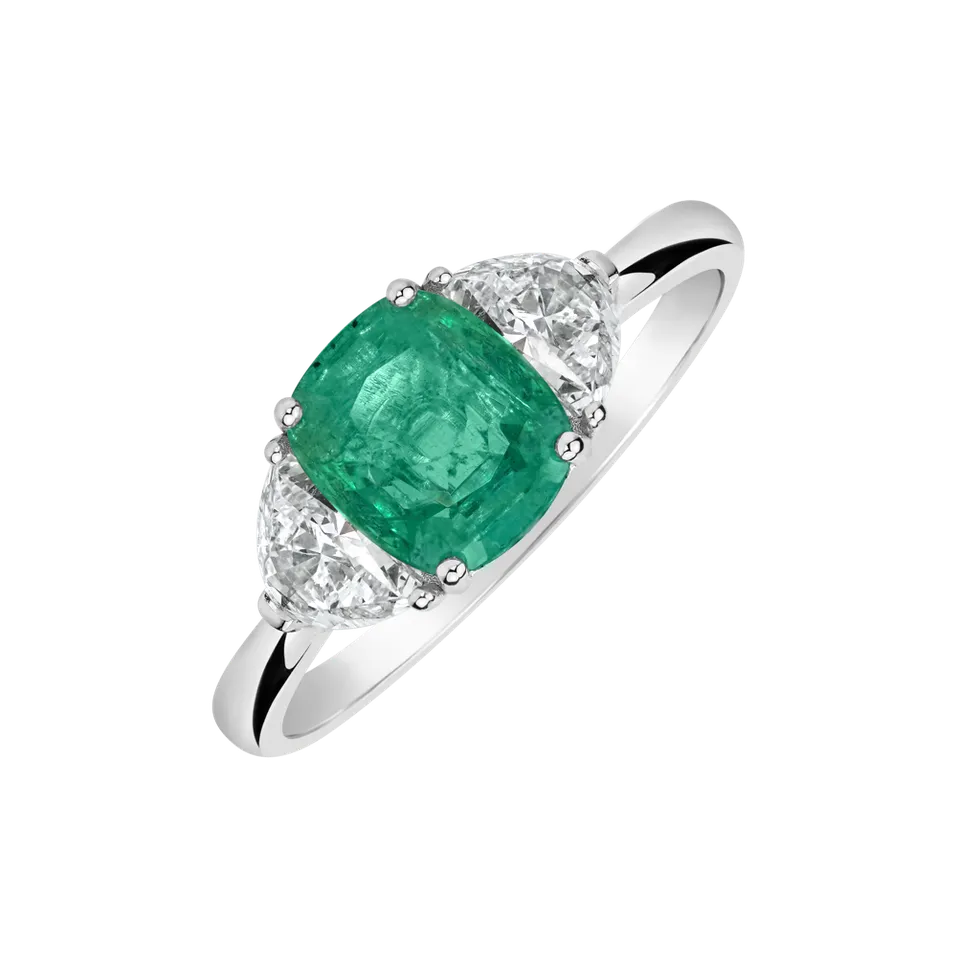 Diamond ring with Emerald Nyx