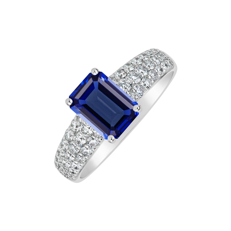Diamond ring with Sapphire Diamond Whisper
