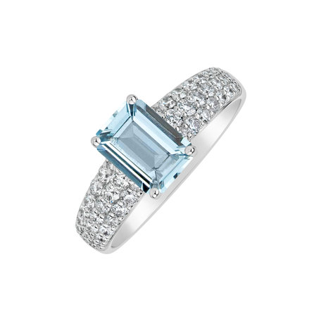Diamond ring with Aquamarine Diamond Whisper