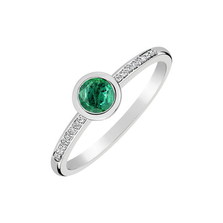 Diamond ring with Emerald Regal Elegance