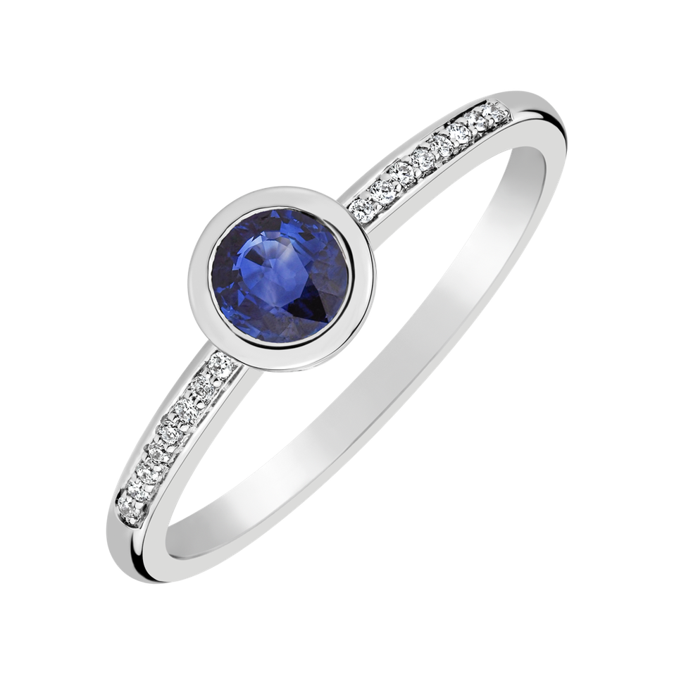 Diamond ring with Sapphire Regal Sparkle