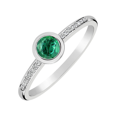 Diamond ring with Emerald Regal Sparkle