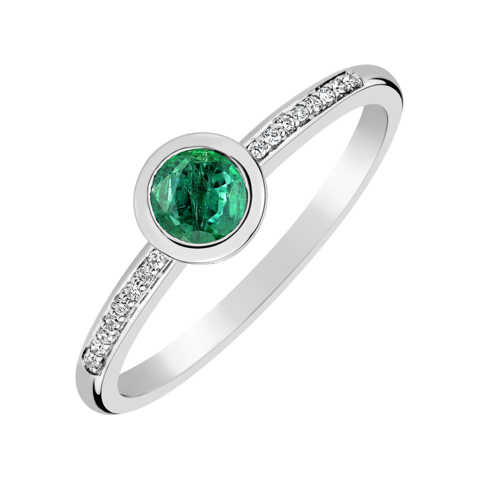 Diamond ring with Emerald Regal Sparkle