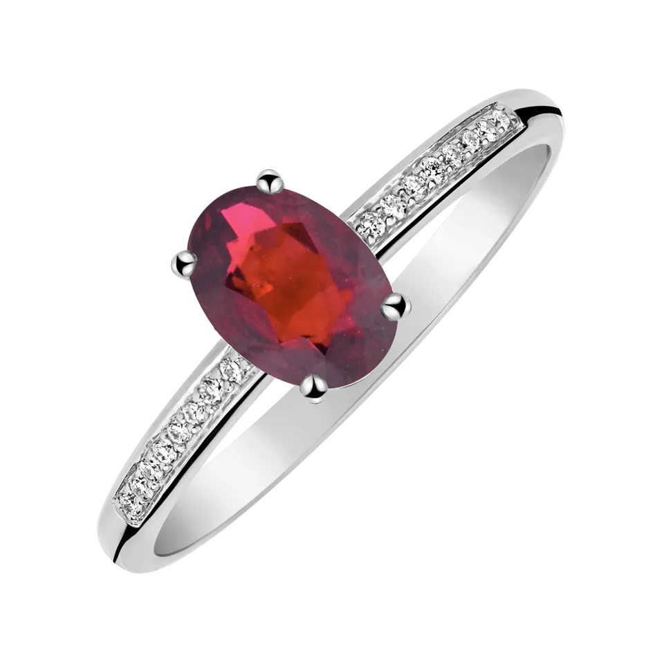 Diamond ring with Ruby Lauriene