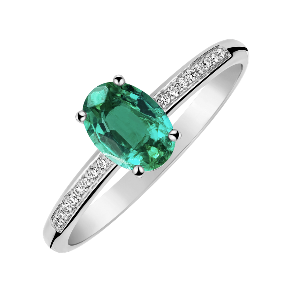 Diamond ring with Emerald Lauriene