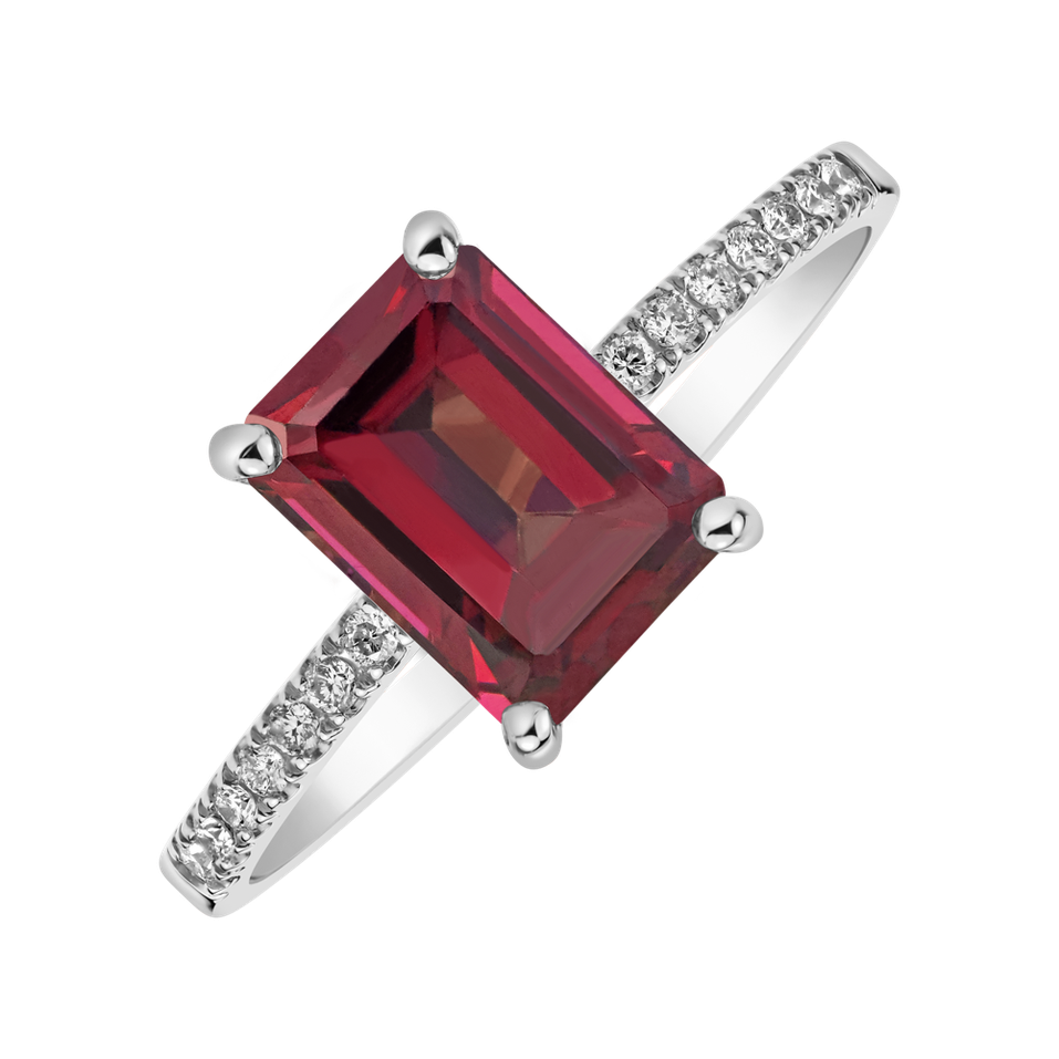 Diamond ring with Rhodolite Mireth