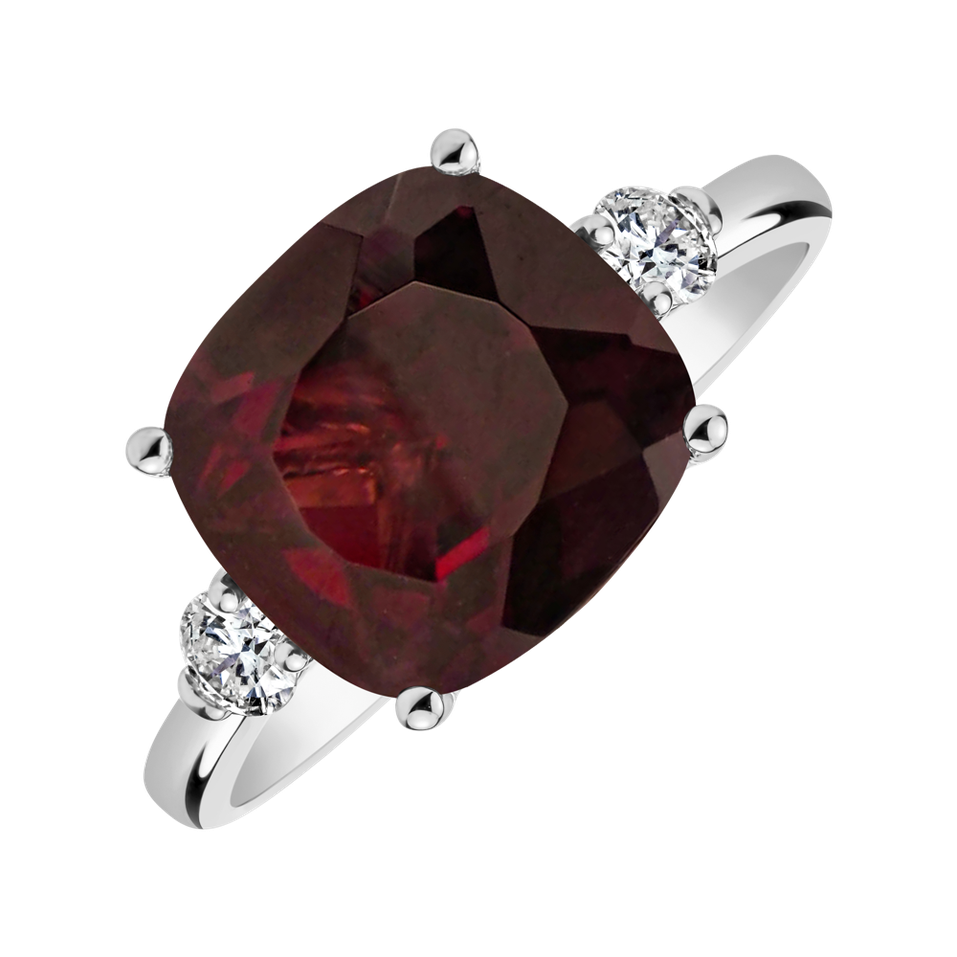 Diamond ring with Rhodolite The Countess
