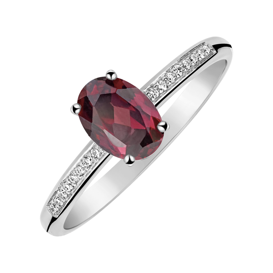 Diamond ring with Rhodolite Lauriene