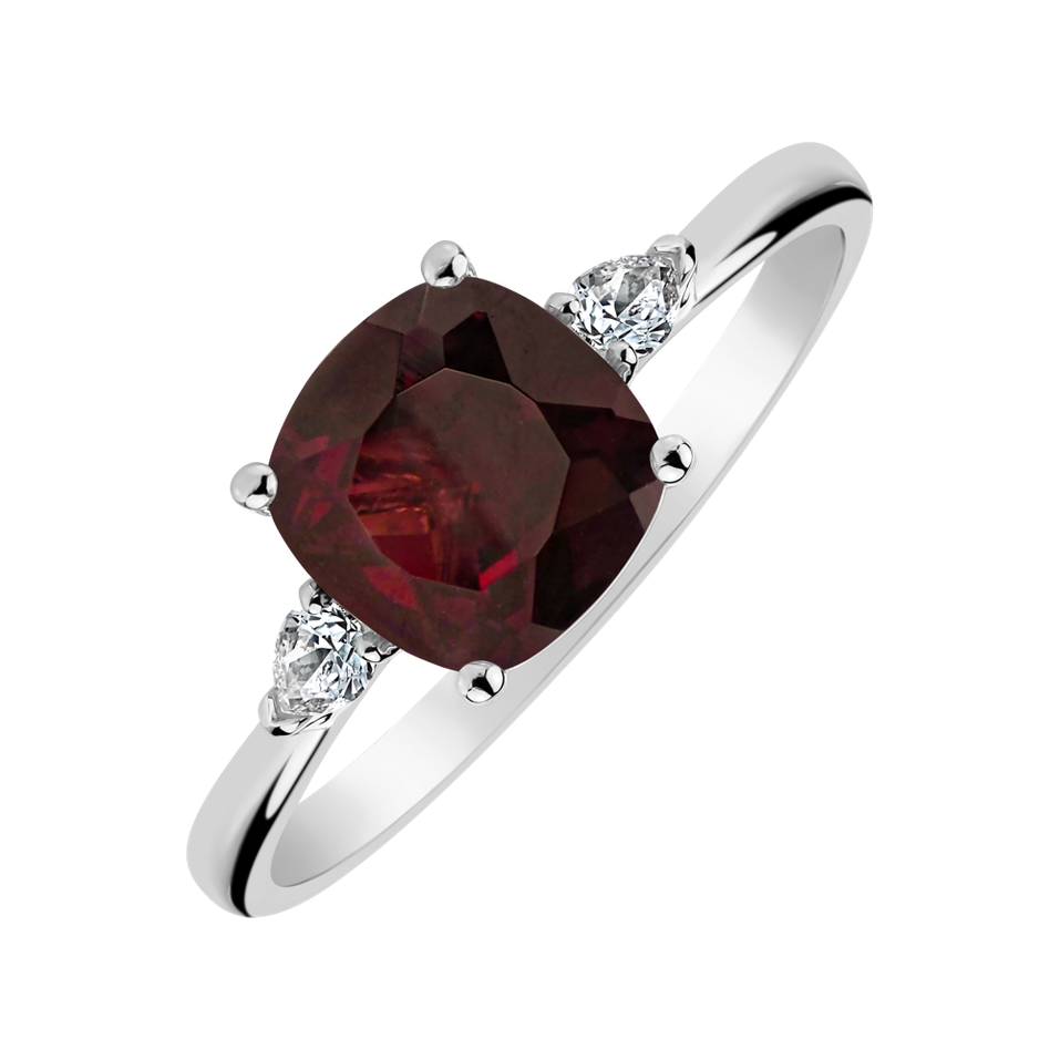 Diamond ring with Rhodolite Mirabel