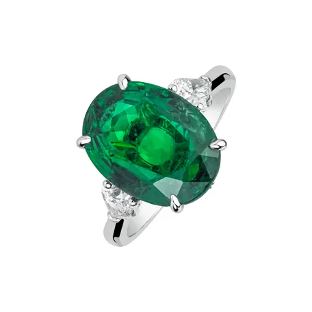 Diamond ring with Emerald Elen