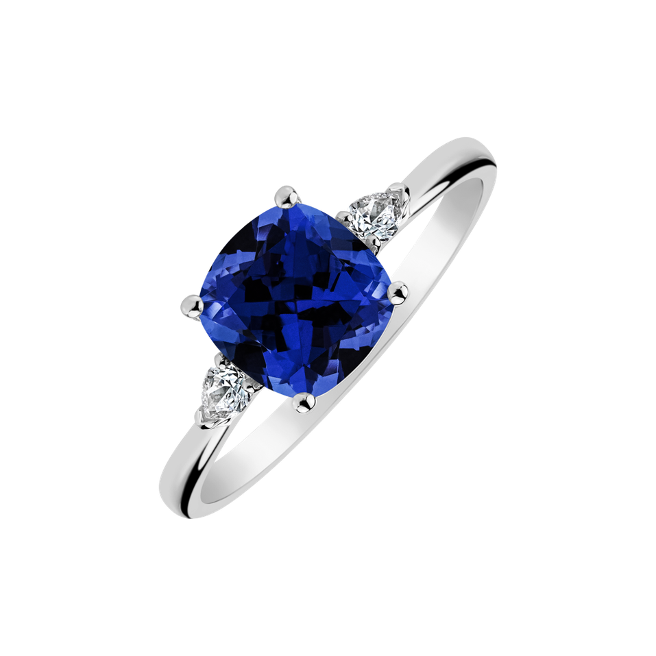 Diamond ring with Sapphire Marigold