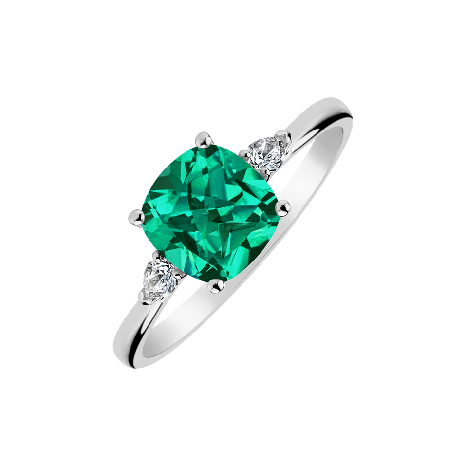 Diamond ring with Emerald Marigold
