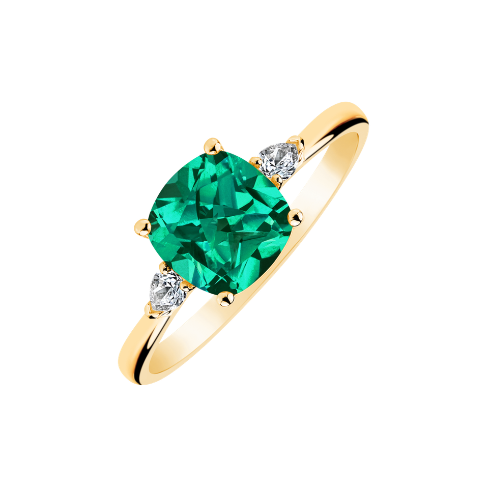 Diamond ring with Emerald Marigold