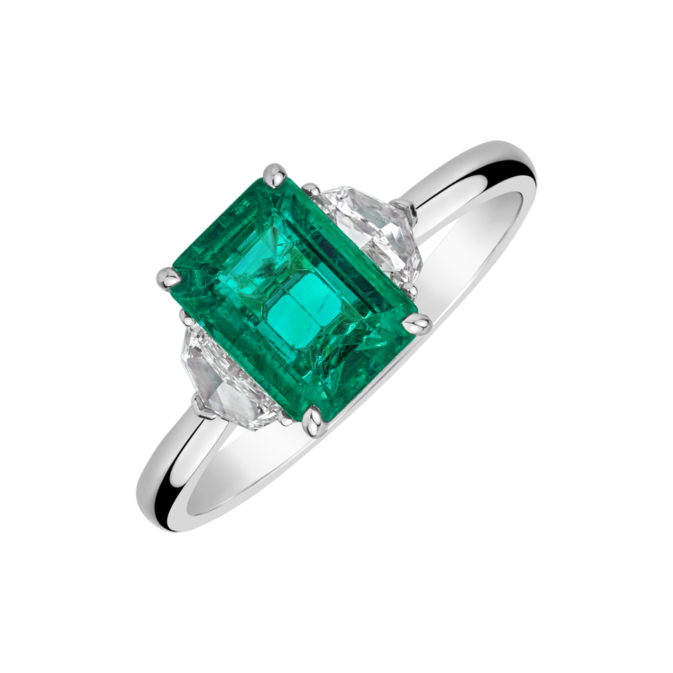 Diamond ring with Emerald Selien
