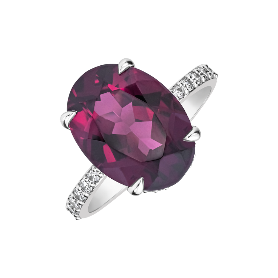 Diamond ring with Rhodolite Burgundy Flame